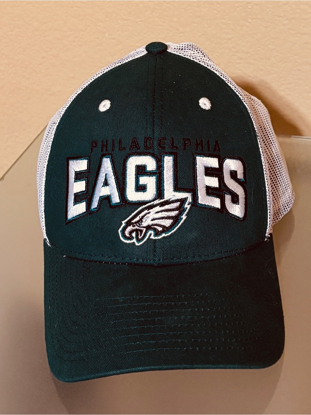 NFL Team Apparel Philadelphia Eagles Green/White Mesh Snapback Hat One Size Fan